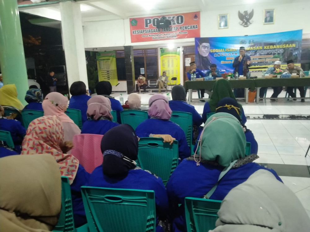 Khulaim Bagikan Ratusan Jas Hujan Dan Ajak Warga Gunakan Hak Politik Sesuai Hati Nurani